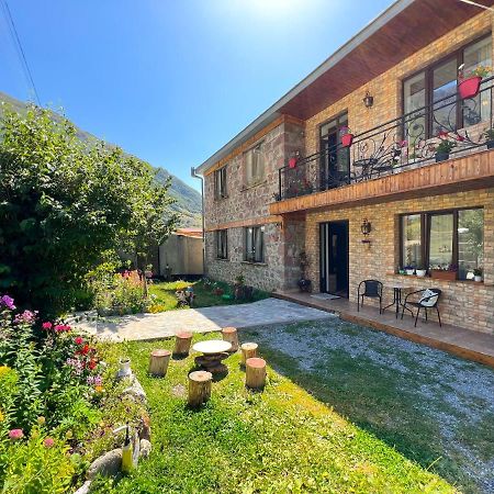 Ia'S Guest House Kazbegi Exterior foto