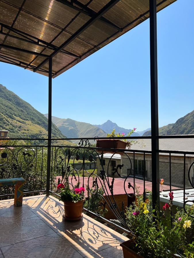Ia'S Guest House Kazbegi Exterior foto