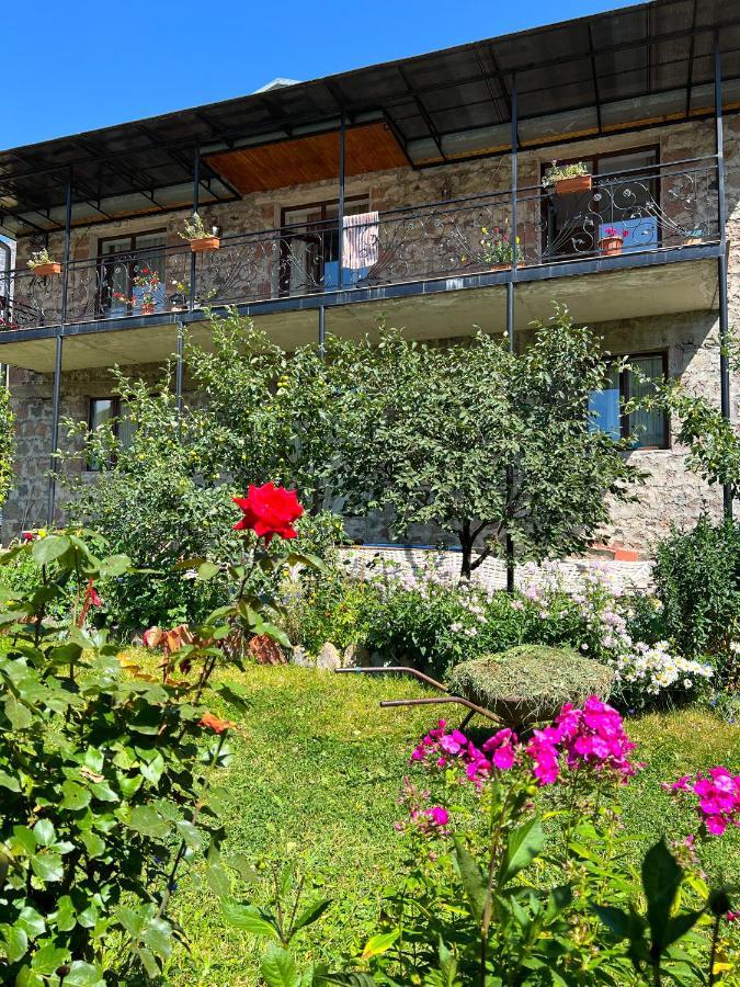 Ia'S Guest House Kazbegi Exterior foto