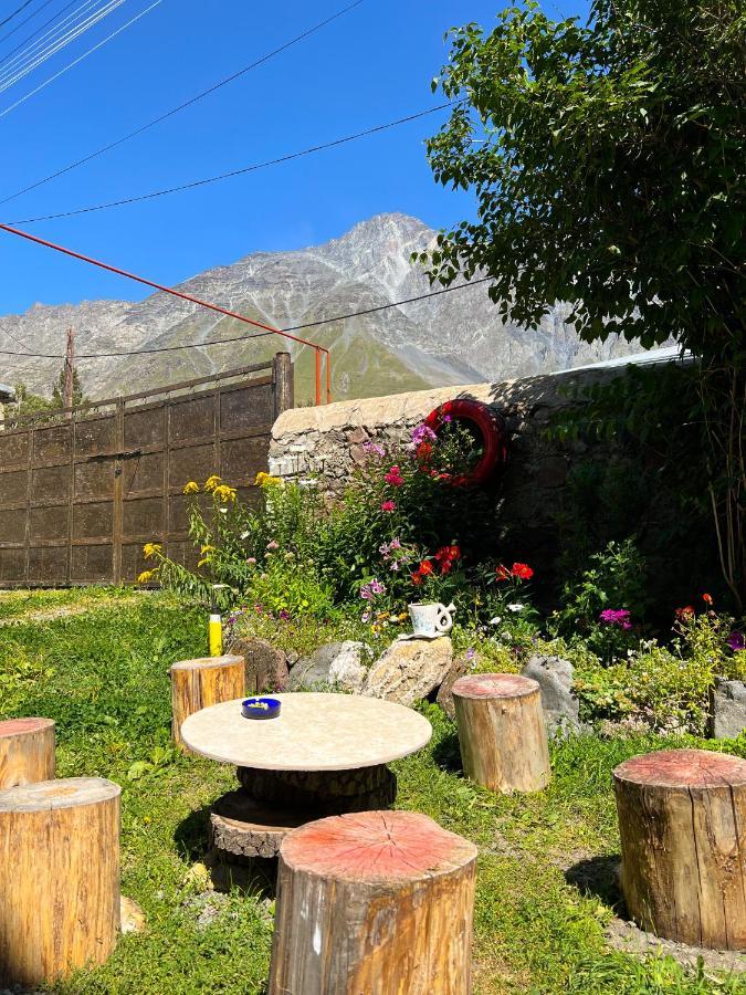 Ia'S Guest House Kazbegi Exterior foto