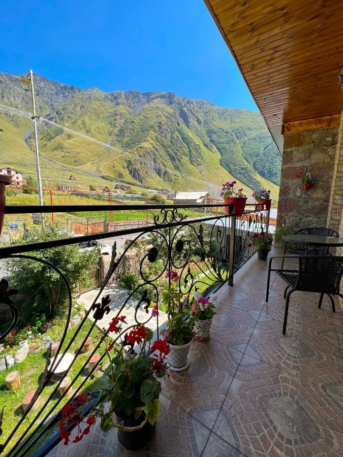 Ia'S Guest House Kazbegi Exterior foto