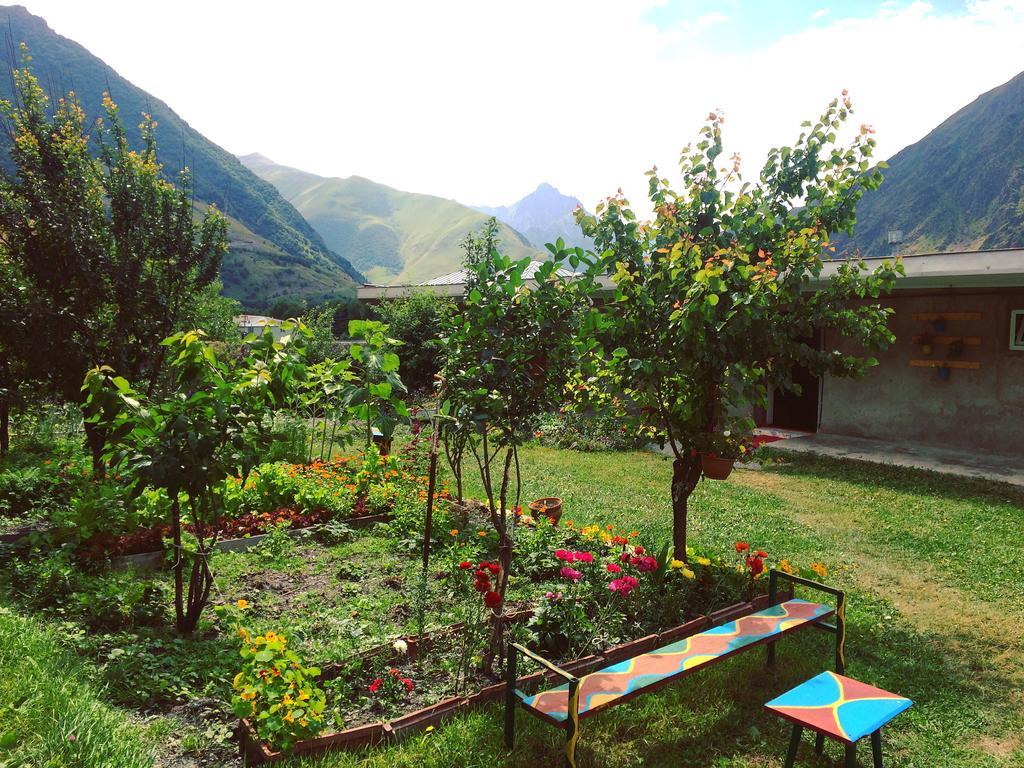 Ia'S Guest House Kazbegi Exterior foto