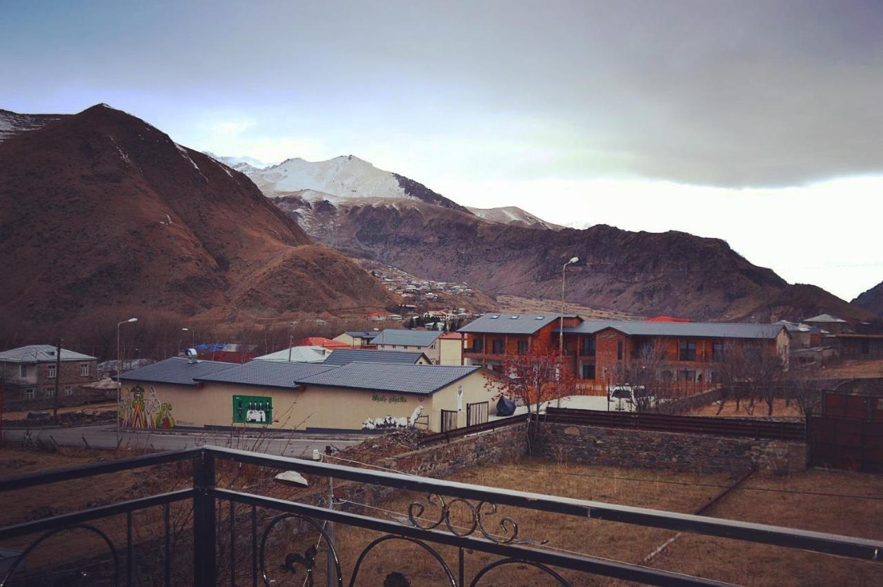 Ia'S Guest House Kazbegi Exterior foto