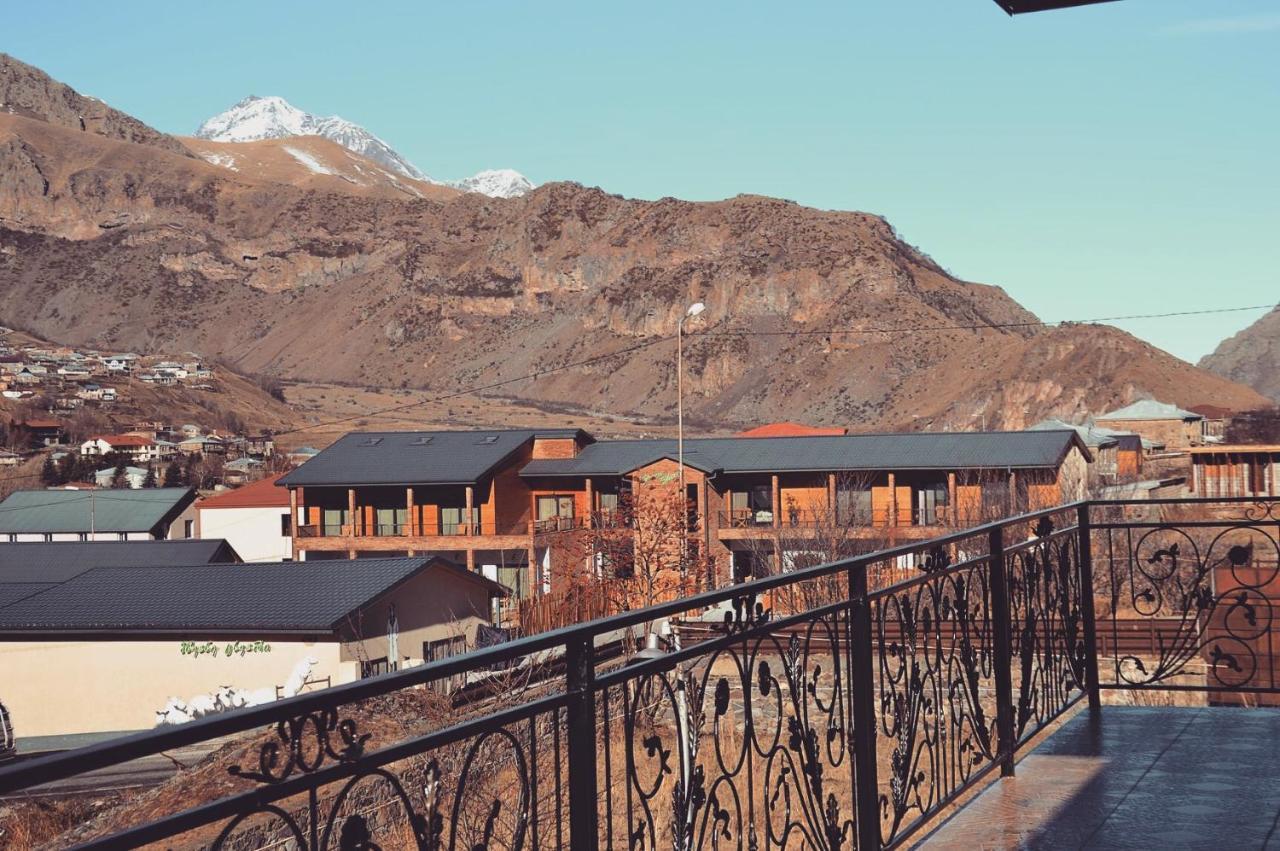 Ia'S Guest House Kazbegi Exterior foto