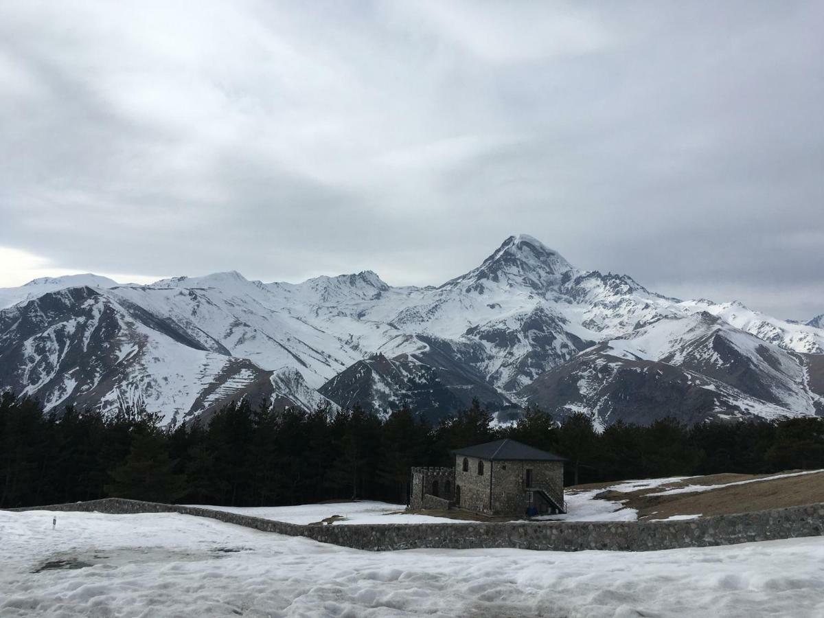 Ia'S Guest House Kazbegi Exterior foto