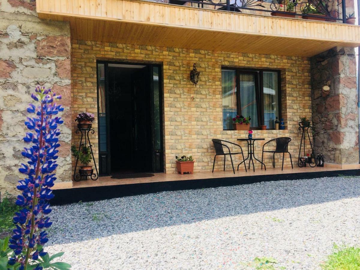 Ia'S Guest House Kazbegi Exterior foto