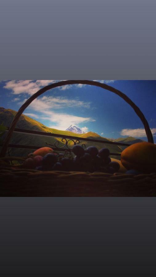 Ia'S Guest House Kazbegi Exterior foto